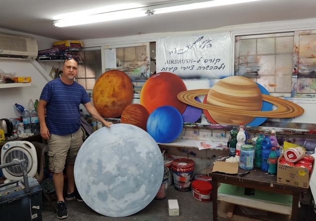 נגזרות מתכת ותפאורות