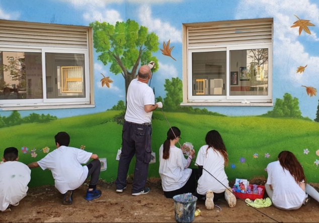 סדנאות הטבעת חותם עם תלמידים בבית ספרם