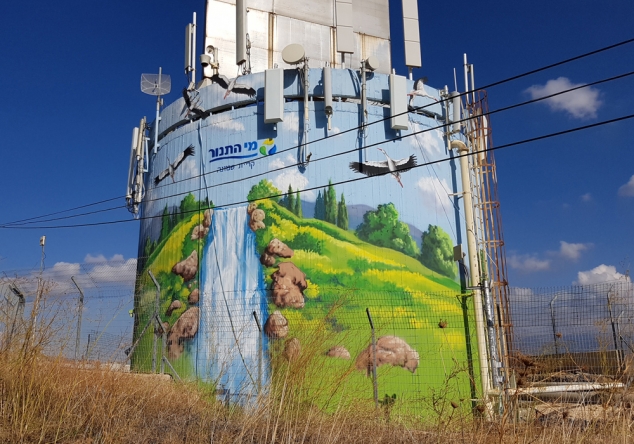 ציורי קיר מגדלי מים ומכלי מים