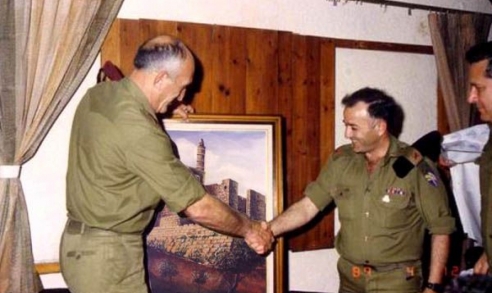 לחיצת יד בצבא