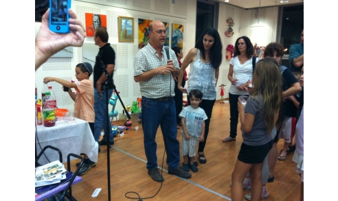 הלל לזרוב בבית הספר יחד עם ההורים