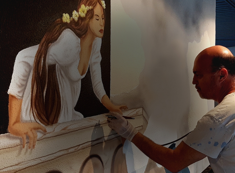 הלל לזרוב אמן ציורי קיר מצייר אישה