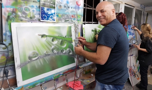 ציורים בעזרת מכחול אוויר