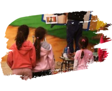 תלמידים מציירים