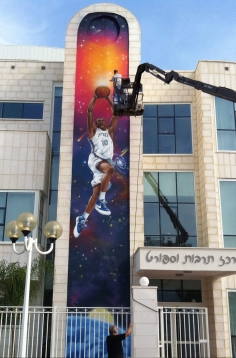 האמן במהלך עבודתו (11)