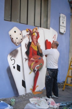 האמן במהלך עבודתו (14)