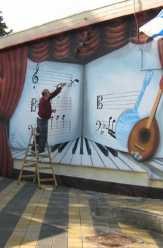 האמן במהלך עבודתו (17)