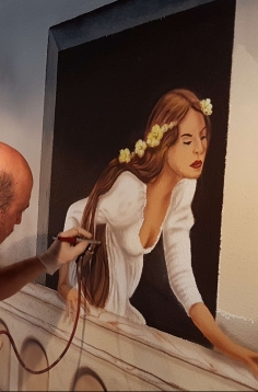 האמן במהלך עבודתו (4)