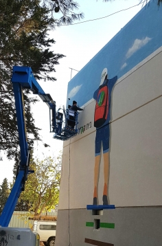 האמן במהלך עבודתו (9)