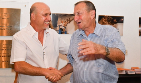 הלל לזרוב עם רון חולדאי ראש עיריית תל אביב