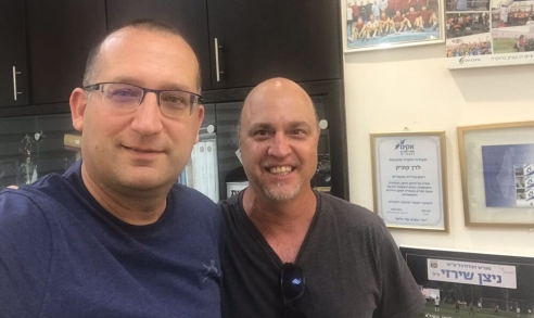 הלל לזרוב עם רן קוניק ראש עיריית גבעתיים