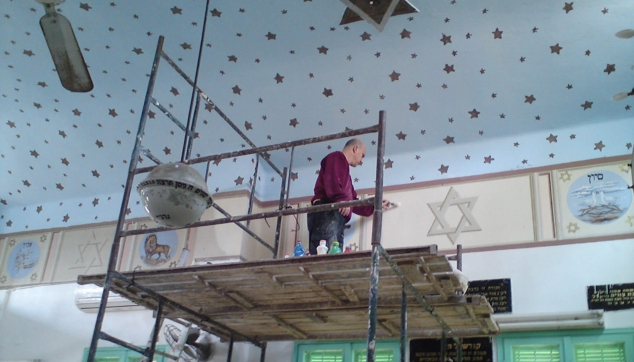 הלל מצייר בבית הכנסת