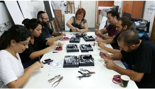 הקורסים לאמנות האיירבראש ולהכשרת ציירי קירות