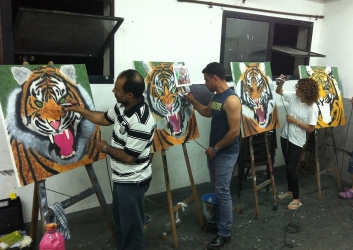 טכניקת איירבראש ציורים של נמרים