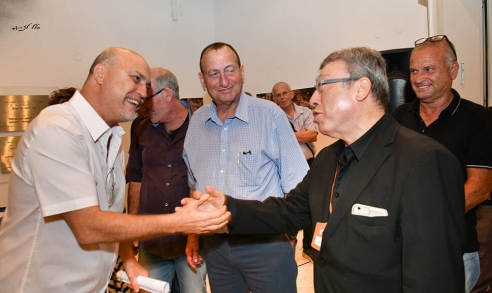 לחיצת יד ראשי עיר