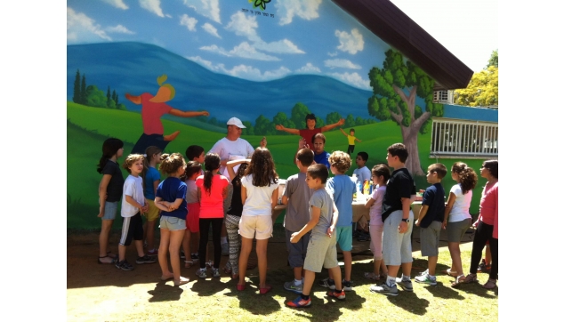 מסביר לילדים