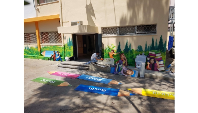 נגזרות מתכת ותפאורות