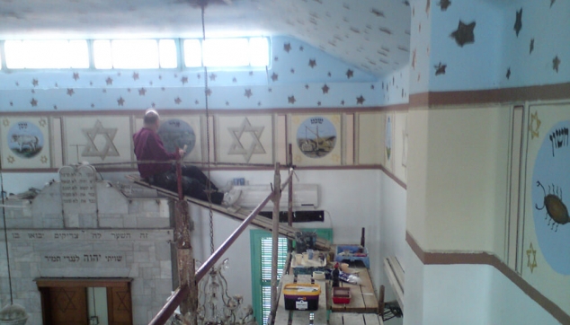 ציור בבית כנסת בתהליכים