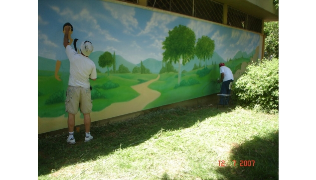 ציורי קיר במהלך העבודה