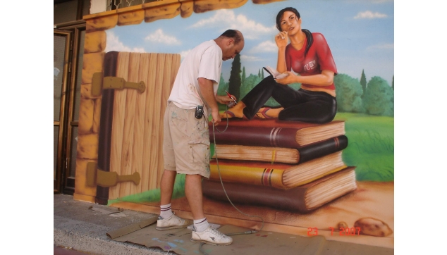 ציורי קיר במהלך העבודה