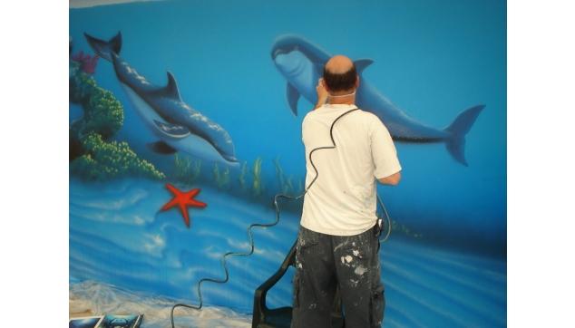 ציורי קיר במהלך העבודה