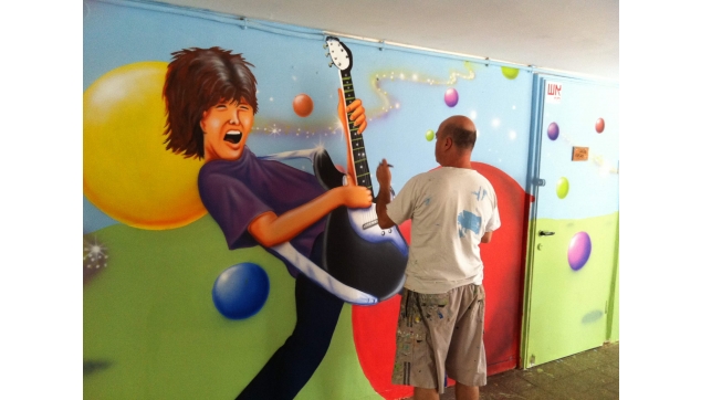 ציורי קיר במהלך העבודה