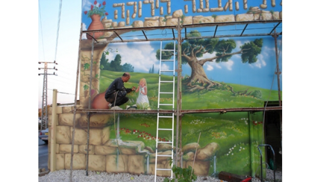 ציורי קיר במהלך העבודה