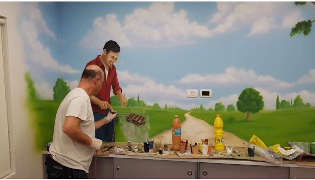 ציורי קיר במהלך העבודה