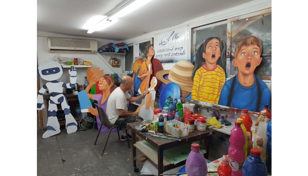 ציורי קיר במהלך העבודה