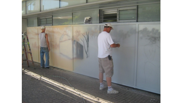 ‏‏ציורי קיר במהלך העבודה