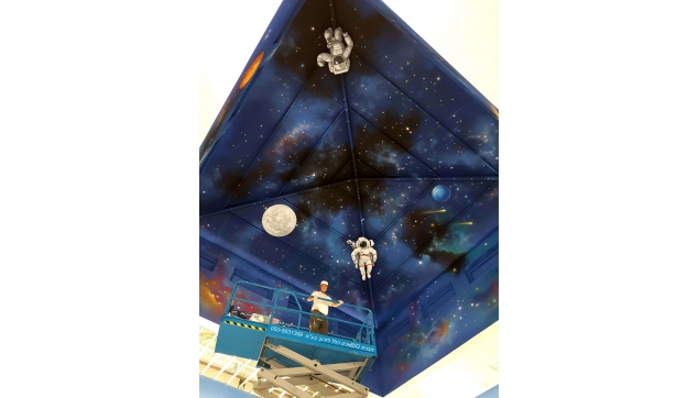 ציורי קיר במהלך העבודה