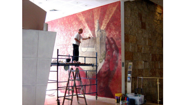 ציורי קיר במהלך העבודה