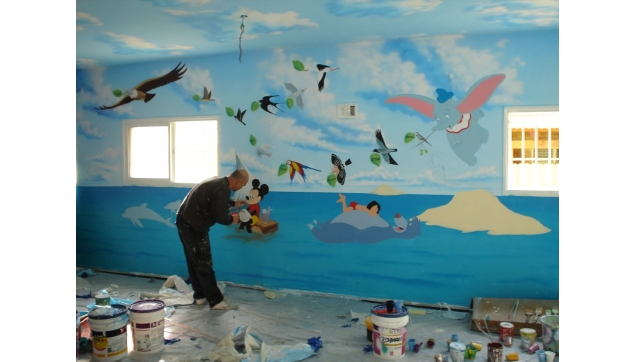 ציורי קיר במהלך העבודה