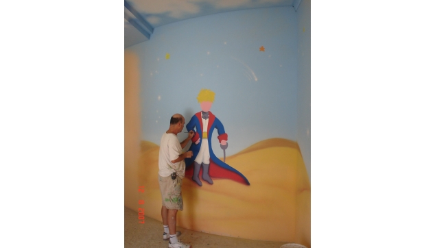 ציורי קיר במהלך העבודה