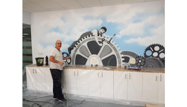 ציורי קיר מסדרונות וכיתות מעוצבות