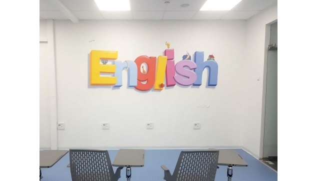 ציורי קיר מסדרונות וכיתות מעוצבות