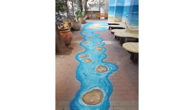 ציורי רצפה בבתי ספר ובגני שעשועים