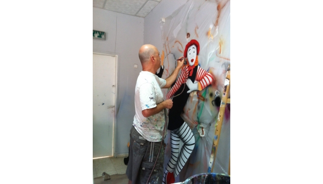 ציורי תפאורות ונגזרות מתכת 