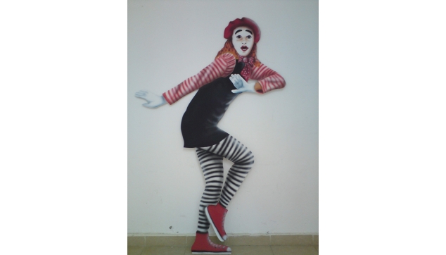 ציורי תפאורות ונגזרות מתכת