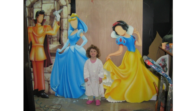 ציורי תפאורות ונגזרות מתכת 