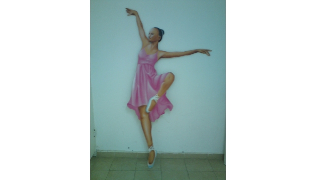 ציורי תפאורות ונגזרות מתכת