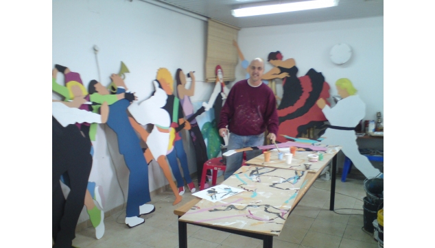 ציורי תפאורות ונגזרות מתכת