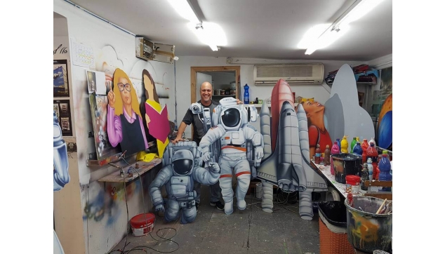 ‏‏ציורי תפאורות ונגזרות מתכת