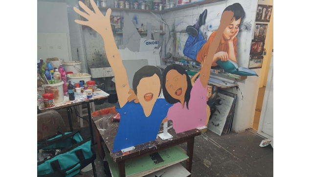 ציורי תפאורות ונגזרות מתכת