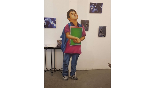 ציורי תפאורות ונגזרות מתכת