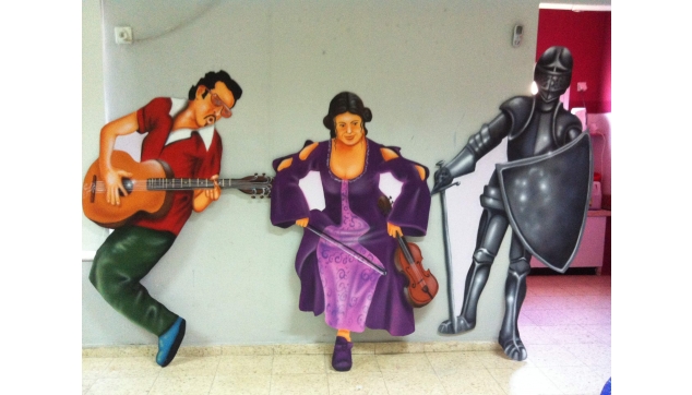 ציורי תפאורות ונגזרות מתכת 