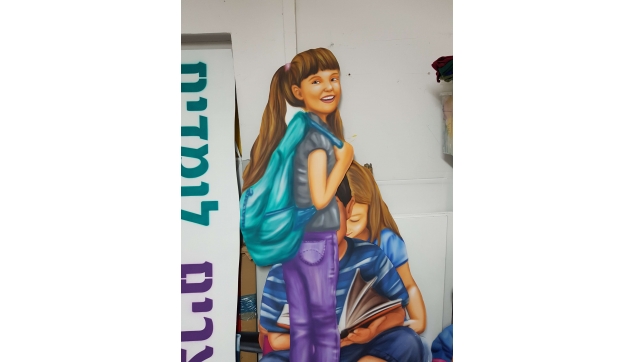 ציורי תפאורות ונגזרות מתכת