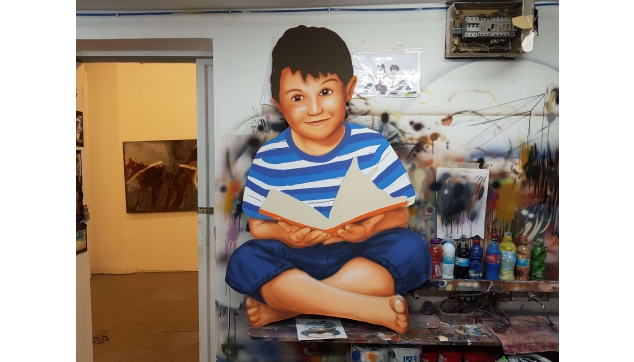 ציורי תפאורות ונגזרות מתכת