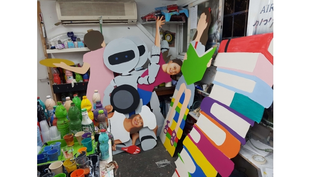 ציורי תפאורות ונגזרות מתכת