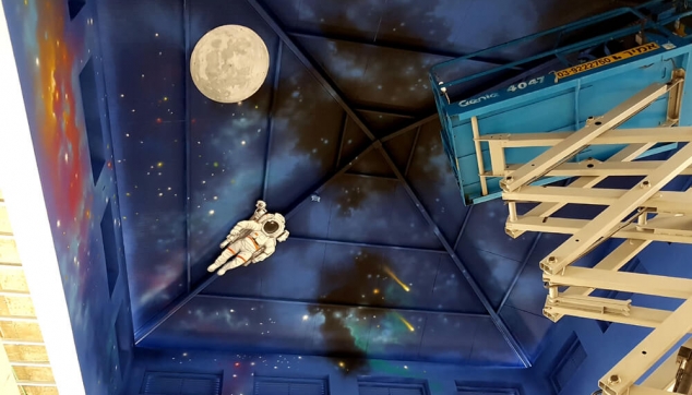 ציורים על תקרה חלל אסטרונאוט